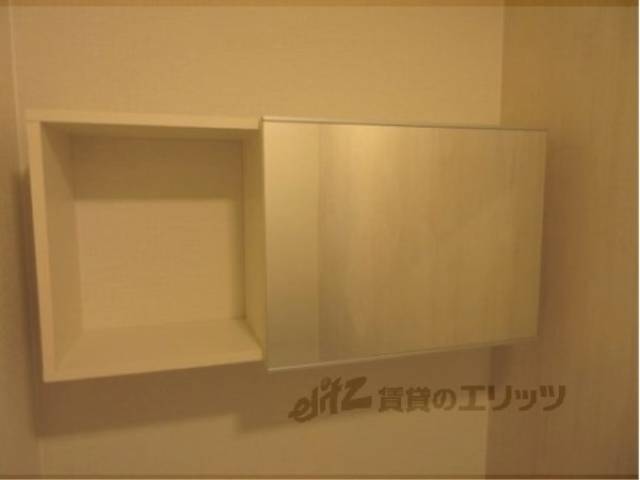 トイレ　トイレ上収納