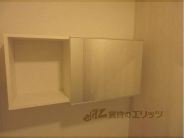 トイレ　トイレ上収納