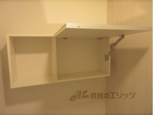 トイレ　トイレ上収納