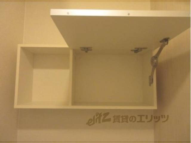 トイレ　トイレ上収納