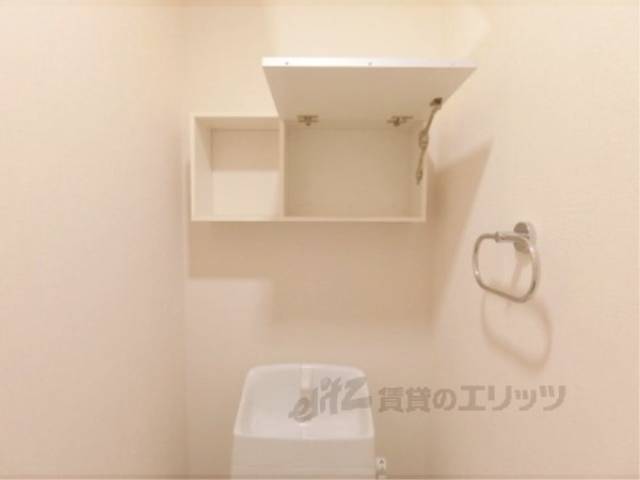 トイレ　上部収納棚