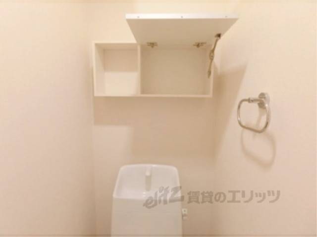 トイレ　上部収納棚