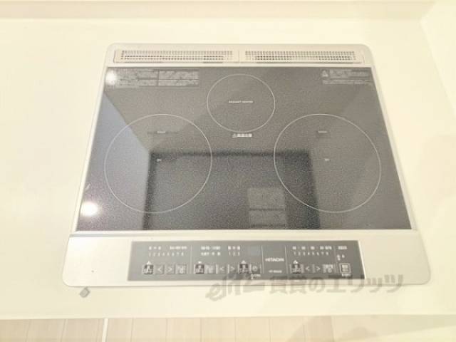 キッチン　ＩＨ３口コンロ