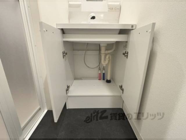 洗面所　下部収納