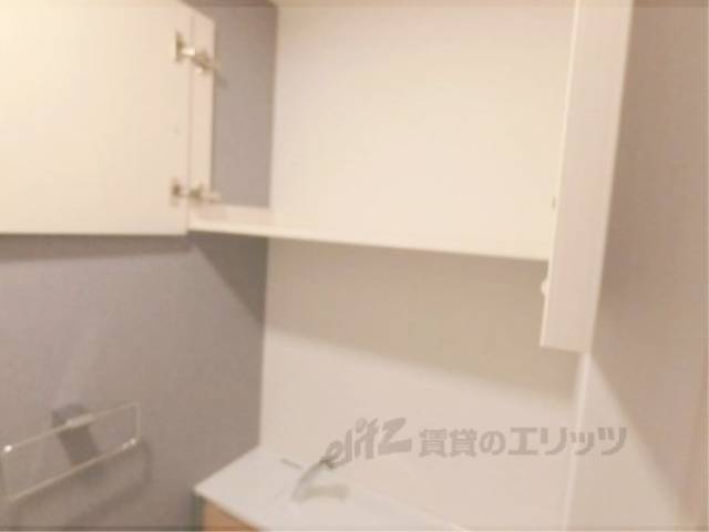 トイレ　上部収納棚