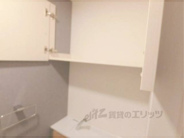 トイレ　上部収納棚