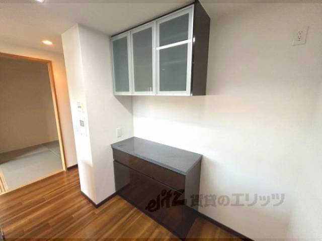 キッチン　食器棚