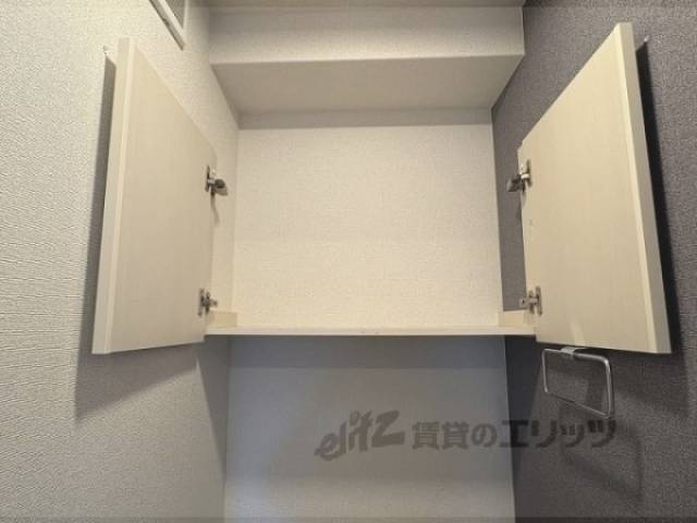 トイレ　上部収納