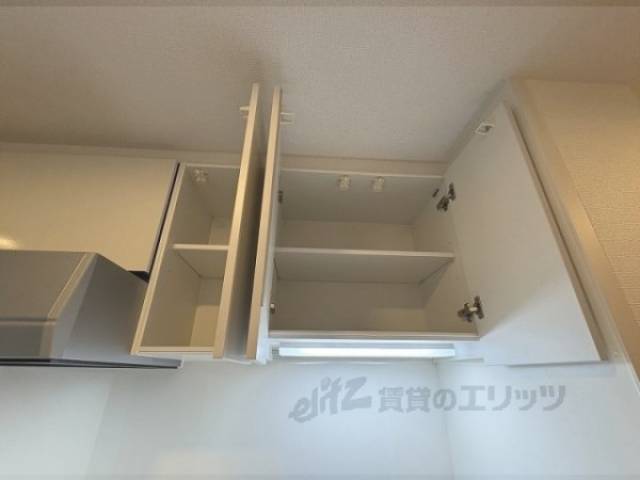 キッチン　上部収納