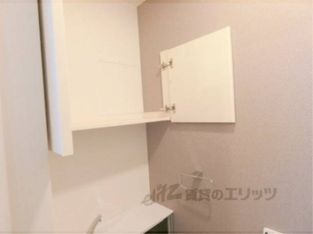 トイレ　上部収納棚