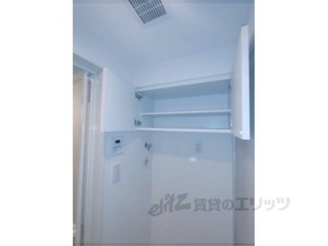 洗濯機置場　収納上部