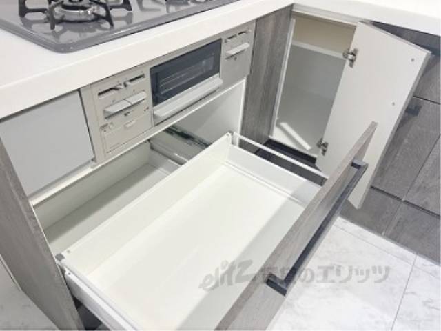 キッチン　下部収納