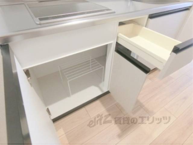 キッチン　下部収納棚