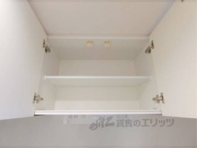 キッチン　上部収納棚