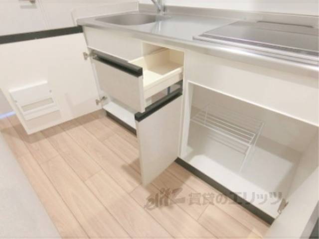 キッチン　下部収納棚