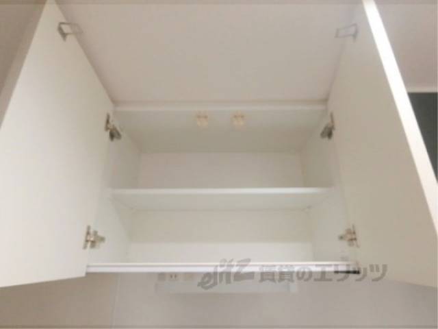 キッチン　上部収納棚