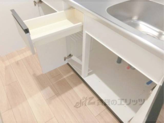 キッチン　下部収納棚