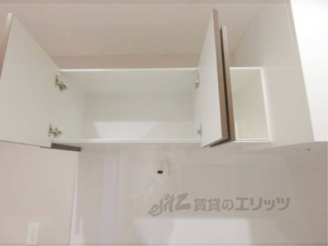 キッチン　上部収納棚