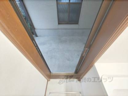 駐車場への勝手口