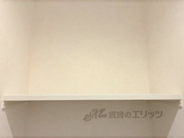 トイレ　トイレ上収納