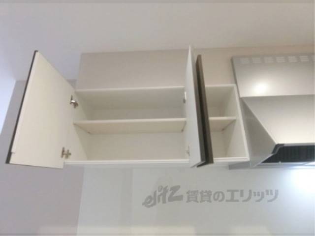 キッチン　上部収納棚
