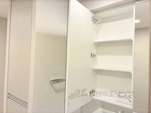 洗面所　鏡面裏収納