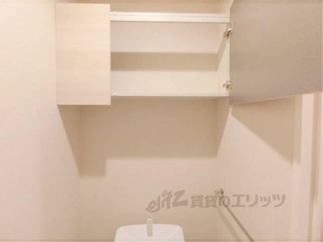 トイレ　上部収納棚