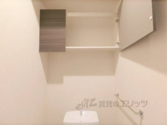 トイレ　上部収納棚