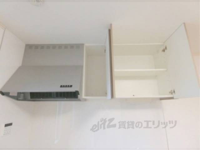 キッチン　上部収納棚