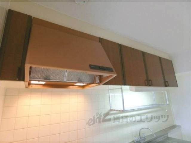 収納　キッチン上部