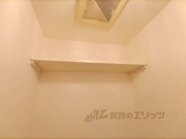 トイレ内上部物置