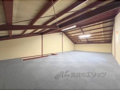 倉庫屋根裏