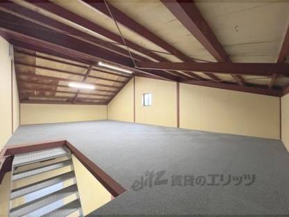 倉庫屋根裏