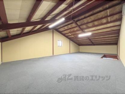 倉庫屋根裏