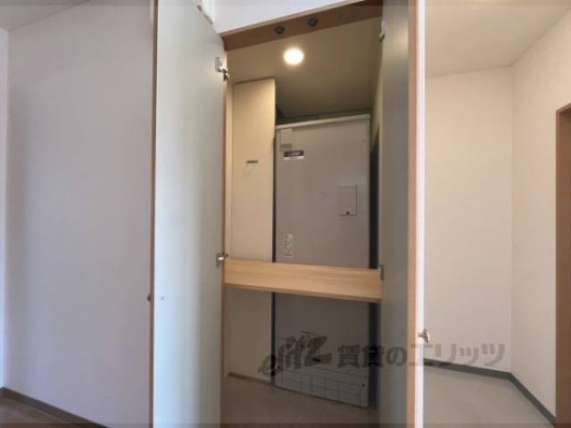 収納兼給湯器置場