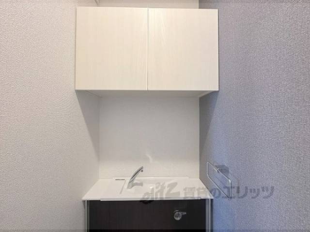 トイレ　収納棚付き