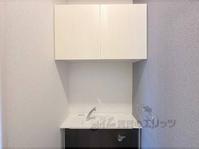 トイレ　収納棚付き