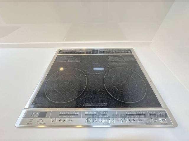 キッチン　3口コンロ