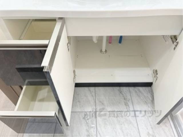 洗面所　下部収納
