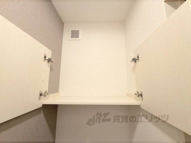トイレ　トイレ上収納