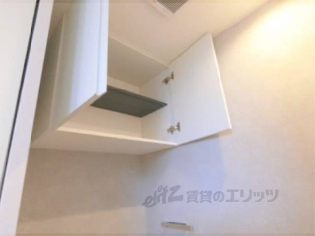 トイレ　上部収納棚