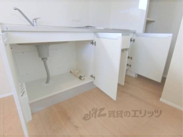 キッチン　下部収納棚