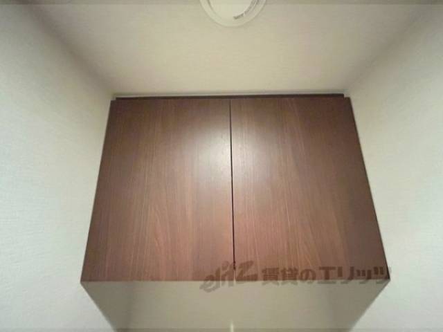 トイレ　上部収納