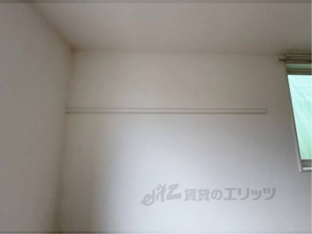 洋室　ハンガーラック
