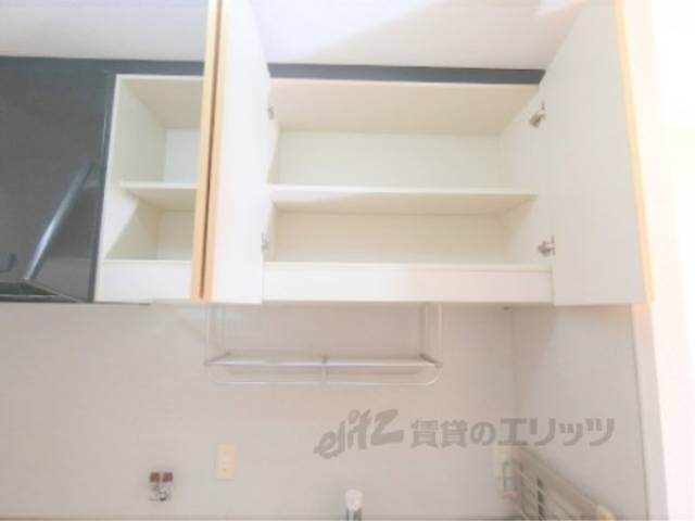 キッチン　上部収納棚