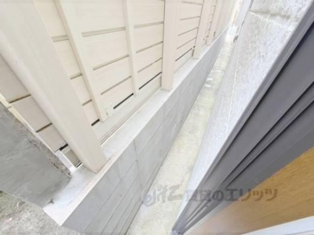 窓の外　ベランダではないです