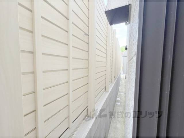 窓の外　ベランダではないです