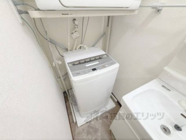 洗濯機置場　洗濯機つき