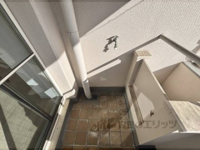 ベランダ　洗濯機設置部分