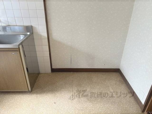 キッチン　冷蔵庫置き場